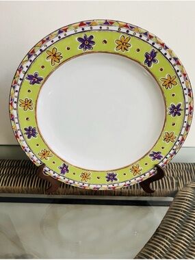 1 Vintage Studio Nova Y0320 Belize Plate Multicolor Floral & Geometric
Design